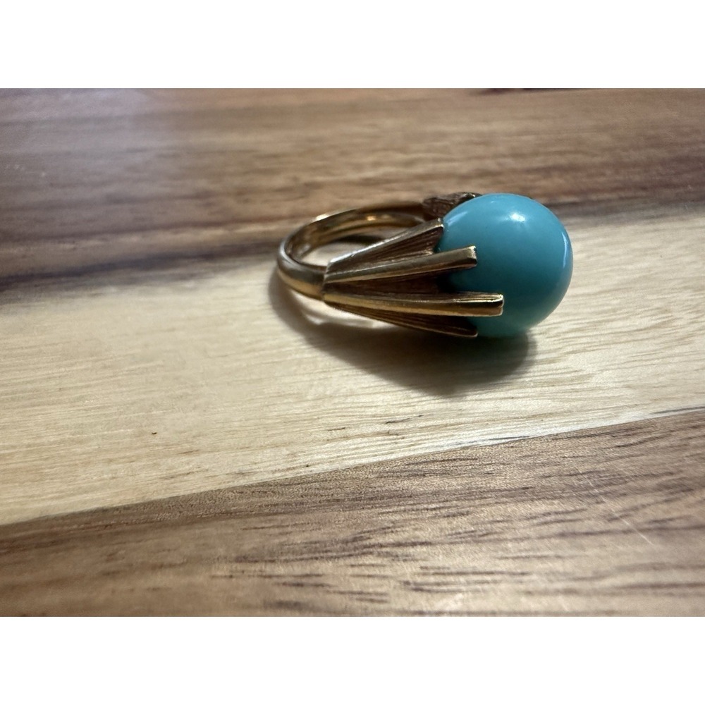 VTG 70's Avon COLOR FLING Turquoise Color Lucite Ball Ring Size 6.5 Adjustable